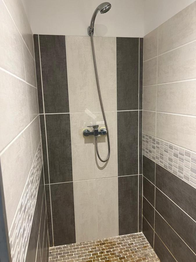 Tres Bel Appartement Bleu Монклар Екстериор снимка